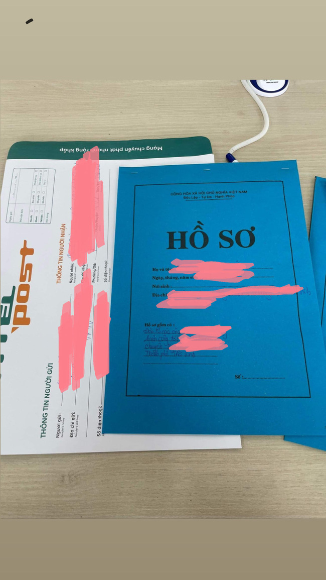 Xôn xao vụ 1 thầy giáo THPT bị TỐ đã có vợ nhưng chuyên ve vãn nam sinh: Là giáo viên dạy giỏi, loạt thành tích ai cũng nể-3