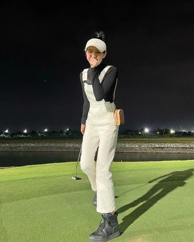 Hiền Hồ sang chảnh đi chơi golf, Quỳnh Nga, Trâm Anh lại gây tranh cãi-2