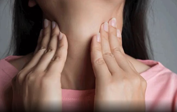 Không phân biệt nam hay nữ, nếu trên cổ xuất hiện 3 điểm bất thường thì chứng tỏ tế bào ung thư đang âm thầm tìm đến-3