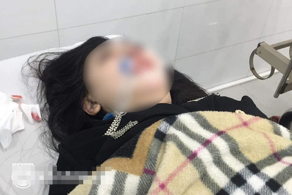 Cháy nhà trên phố Phùng Hưng, lửa lớn bao trùm khói đen bốc cao hàng chục mét-1