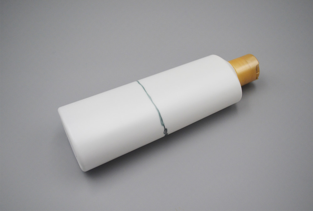 Vỏ&nbsp;chai sữa tắm&nbsp;đem treo ở cánh cửa, giúp&nbsp;giải quyết rắc rối lớn trong nhà, nhất là các chị em phụ nữ-1