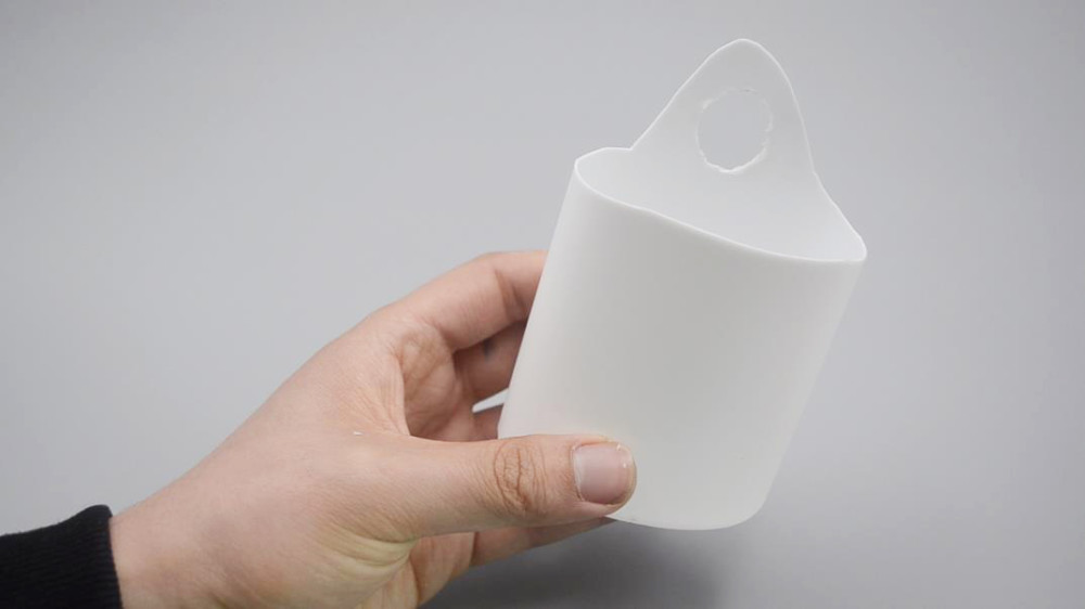 Vỏ&nbsp;chai sữa tắm&nbsp;đem treo ở cánh cửa, giúp&nbsp;giải quyết rắc rối lớn trong nhà, nhất là các chị em phụ nữ-3