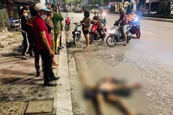 Nghi can hôn mê sau khi tạt axit khiến 7 người bỏng nặng