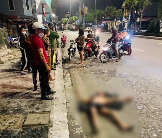 Nghi can hôn mê sau khi tạt axit khiến 7 người bỏng nặng-1