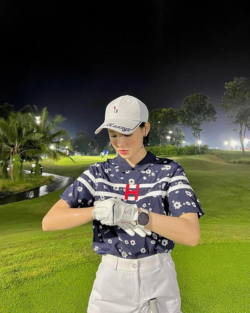 1 lần ra sân golf của Hiền Hồ tốn hơn chục triệu sắm trang phục-4