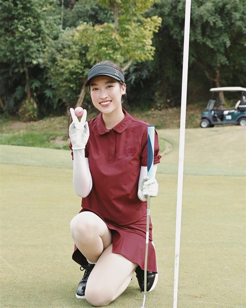 1 lần ra sân golf của Hiền Hồ tốn hơn chục triệu sắm trang phục-13