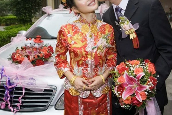 Gặp hot girl 10 ngày, người đàn ông vội tổ chức đám cưới: Mua tặng xe hơi tiền tỷ, tháng gửi 90 triệu và cái kết khi vợ về thăm nhà đẻ-1