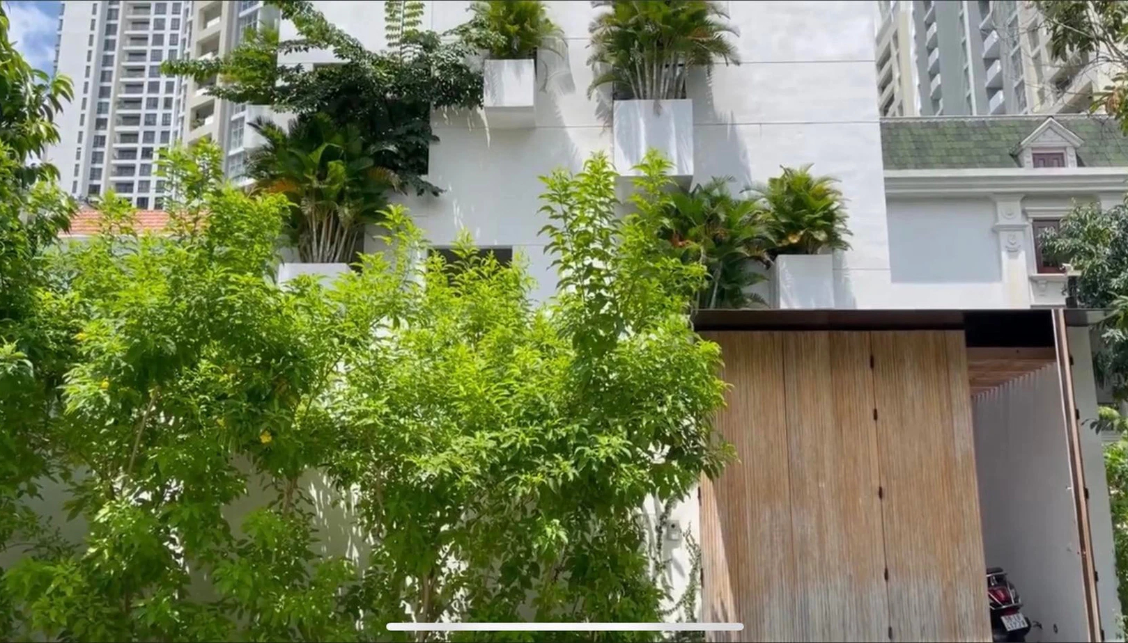 Cận cảnh căn biệt thự trăm tỷ mà Hiền Hồ được đại gia U60 dẫn đi xem?-2