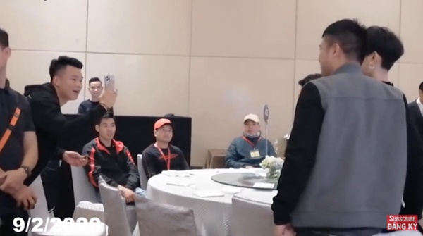 Hoá ra đại gia Hồ Nhân đã công khai sánh đôi Hiền Hồ trong đám cưới Duy Mạnh 2 năm trước, nữ ca sĩ còn ngăn team qua đường làm việc này!-5