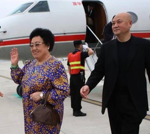 Hé lộ cuộc sống rể nhà hào môn của Đường Tăng: Bị vợ tỷ phú hơn 11 tuổi tuyên bố 3 quy định, 32 năm không dám đùa nửa lời-9