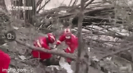 HOT: Đội cứu hộ đã tiếp cận được hiện trường vụ tai nạn máy bay, những hình ảnh đầu tiên đau đớn xót xa-1