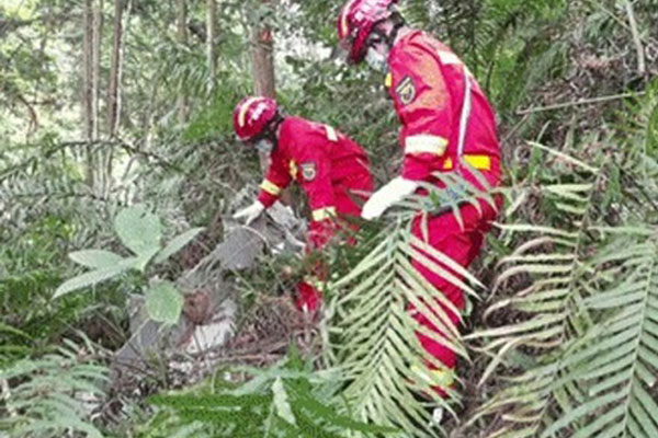 Những hình ảnh hiện trường vụ đâm máy bay chở khách Trung Quốc-4
