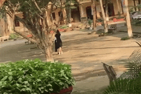 Nam sinh đã quên tắt camera còn ngủ gật trong lớp, gọi 9 lần vẫn không dậy, cô giáo bèn làm hành động khiến trò sợ xanh mặt-2