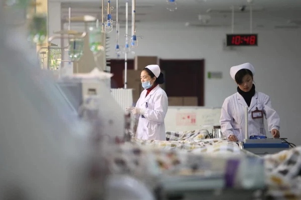 Chàng trai 22 tuổi bị nhiễm độc niệu, suy thận cấp phải lọc máu gấp vì 3 thói quen về đêm hầu hết người trẻ đều làm-2