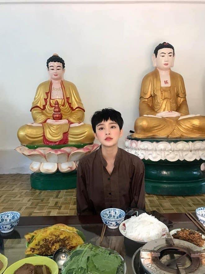 Hiền Hồ có cả BST đồ lam đi chùa kín đáo nhưng ỡm ờ ở 1 chi tiết-6