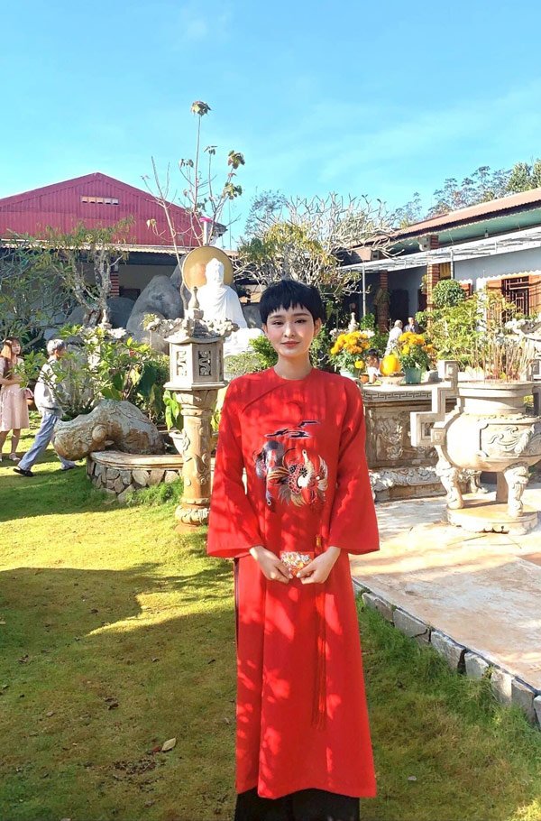 Hiền Hồ có cả BST đồ lam đi chùa kín đáo nhưng ỡm ờ ở 1 chi tiết-12