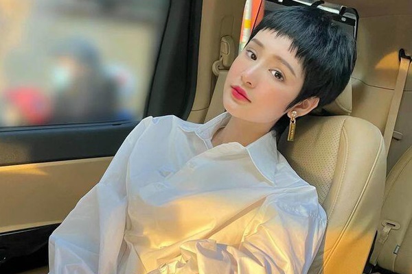 Hoa hậu Thuỳ Tiên hóng drama hot nhất showbiz nhưng quên thoát nick, và đây là cái kết!-4