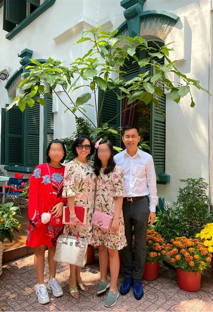 Vợ ông Hồ Nhân chuẩn con gái danh gia vọng tộc với style sang từ trong trứng-15