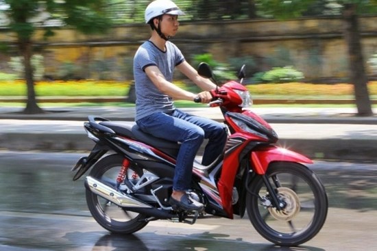 Mẹo tiết kiệm xăng khi đi xe máy hiệu quả bất ngờ