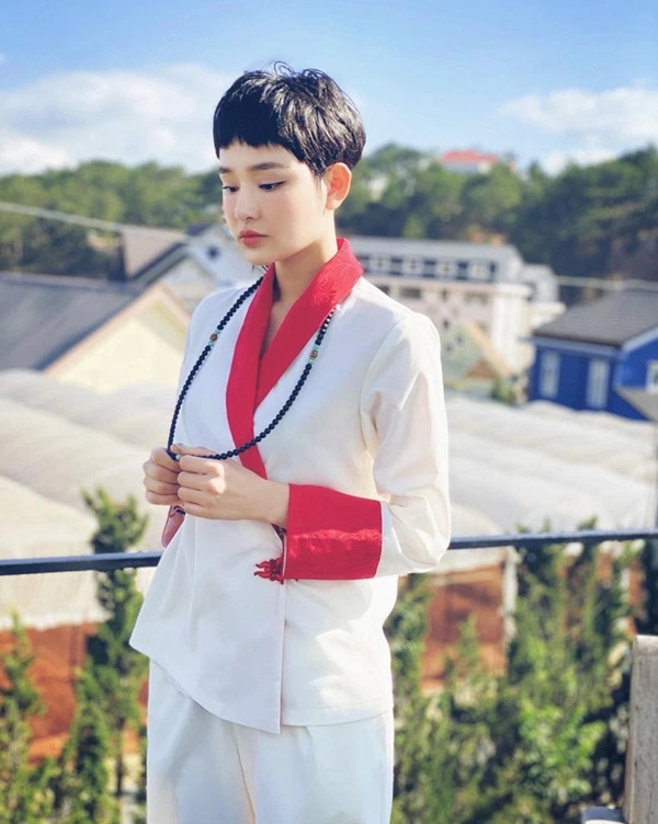 Lộ ảnh Hiền Hồ tìm nơi thanh tịnh lánh nạn giữa scandal với anh họ U60?-2