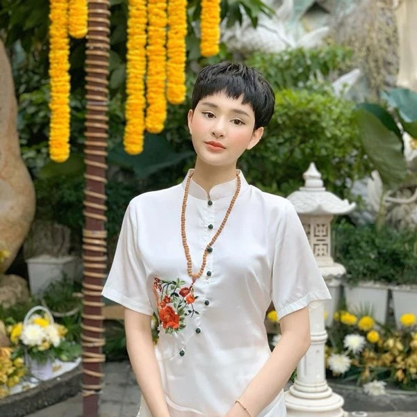 Lộ ảnh Hiền Hồ tìm nơi thanh tịnh lánh nạn giữa scandal với anh họ U60?-3