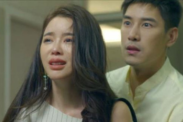 Bắt gặp bố cặp kè với gái trẻ, tôi chụp ảnh gửi cho mẹ, nào ngờ bà tiết lộ một chuyện khiến tôi chết lặng-1