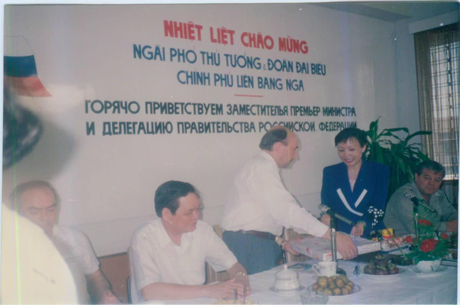 Loạt ảnh lúc còn trẻ của thái hoàng thái hậu nhà Sơn Kim, thần thái đỉnh cao khi gặp các nguyên thủ cấp cao, sang và đẹp không thua minh tinh-17