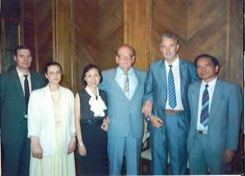 Loạt ảnh lúc còn trẻ của thái hoàng thái hậu nhà Sơn Kim, thần thái đỉnh cao khi gặp các nguyên thủ cấp cao, sang và đẹp không thua minh tinh-8