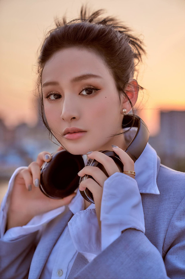 Netizen đòi phong sát Hiền Hồ sau chuỗi ảnh ôm hôn thân thiết người anh - CEO đã có vợ-1