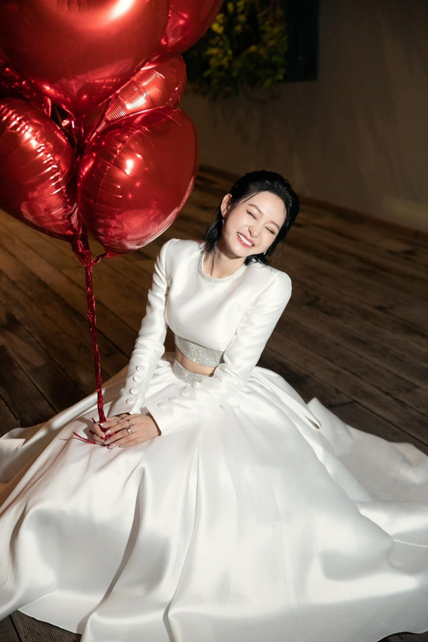 Netizen đòi phong sát Hiền Hồ sau chuỗi ảnh ôm hôn thân thiết người anh - CEO đã có vợ-4