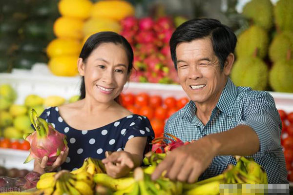 Trên xe không ai chịu nhường ghế cho chị gái mang bầu, tôi bảo bạn trai ga lăng chút, nào ngờ việc làm của anh khiến tôi ngại đỏ mặt-1
