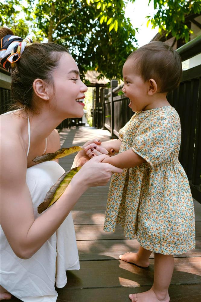 Mới hơn 1 tuổi nhưng Lisa nhà Hà Hồ đã biết nói, nhìn cách mẹ Hà nói chuyện biết ngay lý do tại sao-3