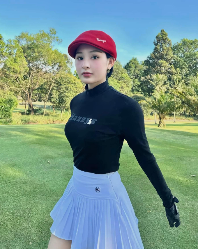8 lần ra sân là 8 bộ đồ phạm quy trang phục, Hiền Hồ có thực sự chơi golf nghiêm túc không?-6