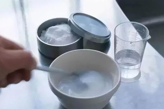 Đừng hoảng sợ nếu có nhiều gián trong nhà, hãy đặt một bát nước trong góc, và cả nhà sẽ hết sạch gián