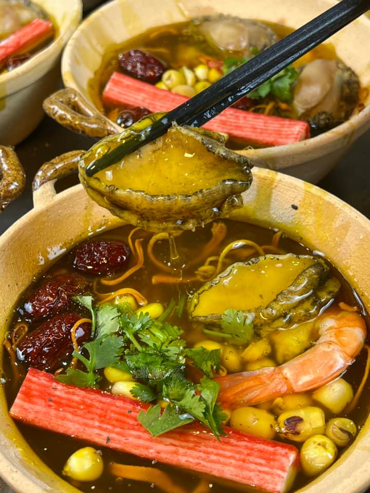 Trend mua soup tăng lực quốc dân bên trong là hải sản, bào ngư, vi cá rất hot thời điểm này: Loại set nguyên liệu chỉ từ 130k-1