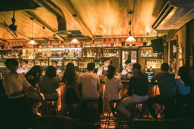 Từ vụ cựu đại úy đại náo sân bay bị truy tố tội gí bill: Cảnh giác chiêu trò dùng gái xinh lên Tinder lùa gà, nếu đối tác có 1 trong những dấu hiệu này thì rất có thể bạn sẽ bị luộc-5