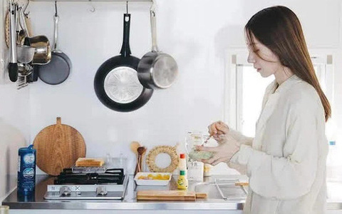 Em chồng về lại mặt mà một mình tôi phải nấu nướng, những món bê ra sau đó khiến mẹ con họ tái mặt-2