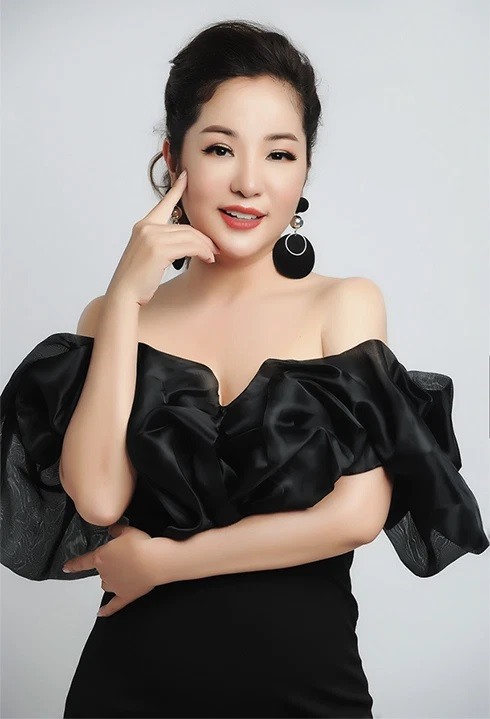 Thúy Nga khoe cận cảnh biệt thự gần 30 tỉ đồng mới mua-1