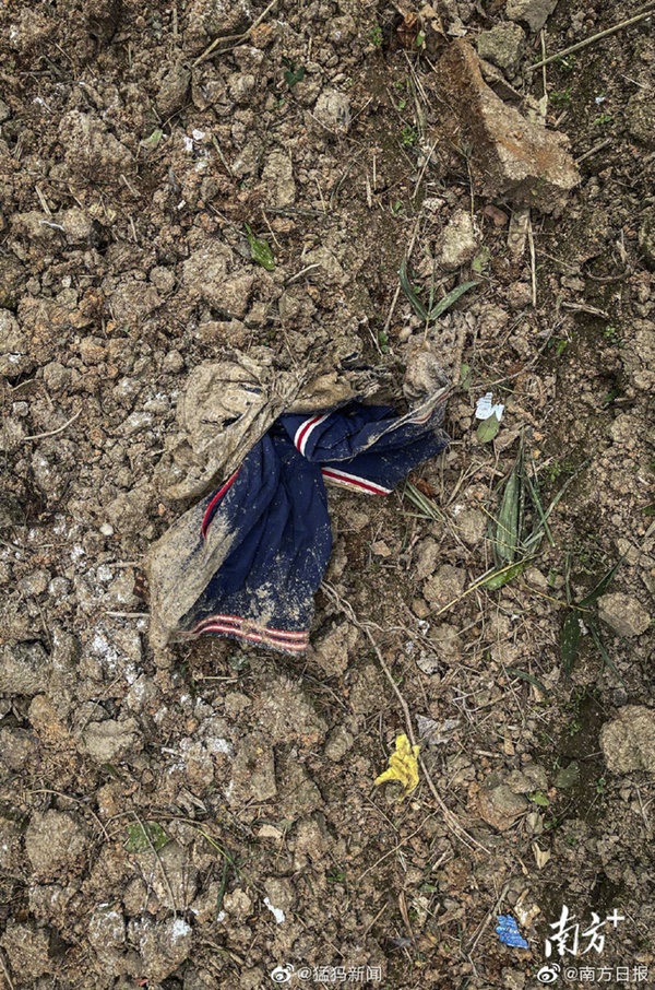 Đội cứu hộ ở hiện trường vụ máy bay rơi chia sẻ sự thật gây sốc về các nạn nhân, thêm loạt di vật được tìm thấy hé lộ thực tại nhói lòng-4