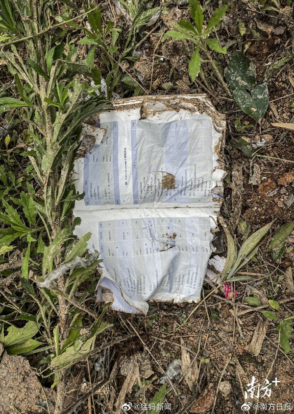 Đội cứu hộ ở hiện trường vụ máy bay rơi chia sẻ sự thật gây sốc về các nạn nhân, thêm loạt di vật được tìm thấy hé lộ thực tại nhói lòng-5