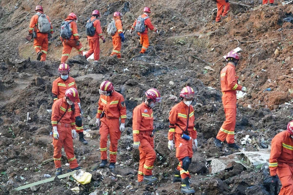 Đã tìm thấy hộp đen máy bay gặp nạn ở Trung Quốc, nguyên nhân tai nạn thảm khốc sẽ sớm sáng tỏ?-7