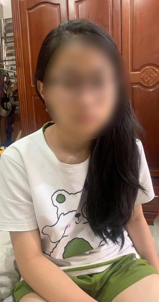 TP.HCM: Bé gái nghi bị mẹ ruột bạo hành dã man suốt 4 năm cùng lời nức nở Mẹ đánh chết con đi, đánh chết con cũng được, dì ruột cầu cứu CĐM-3