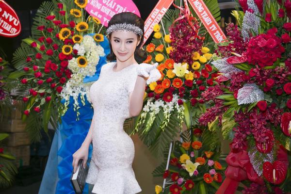 Lệ Quyên bị nghi dùng quần độn mông giả trân-6