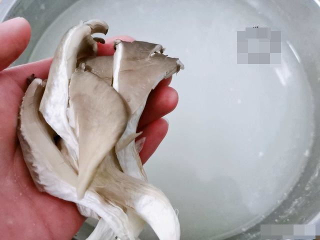 4 loại nguyên liệu không thể rửa trực tiếp bằng nước, để tự tin ăn uống cần làm theo cách này-5