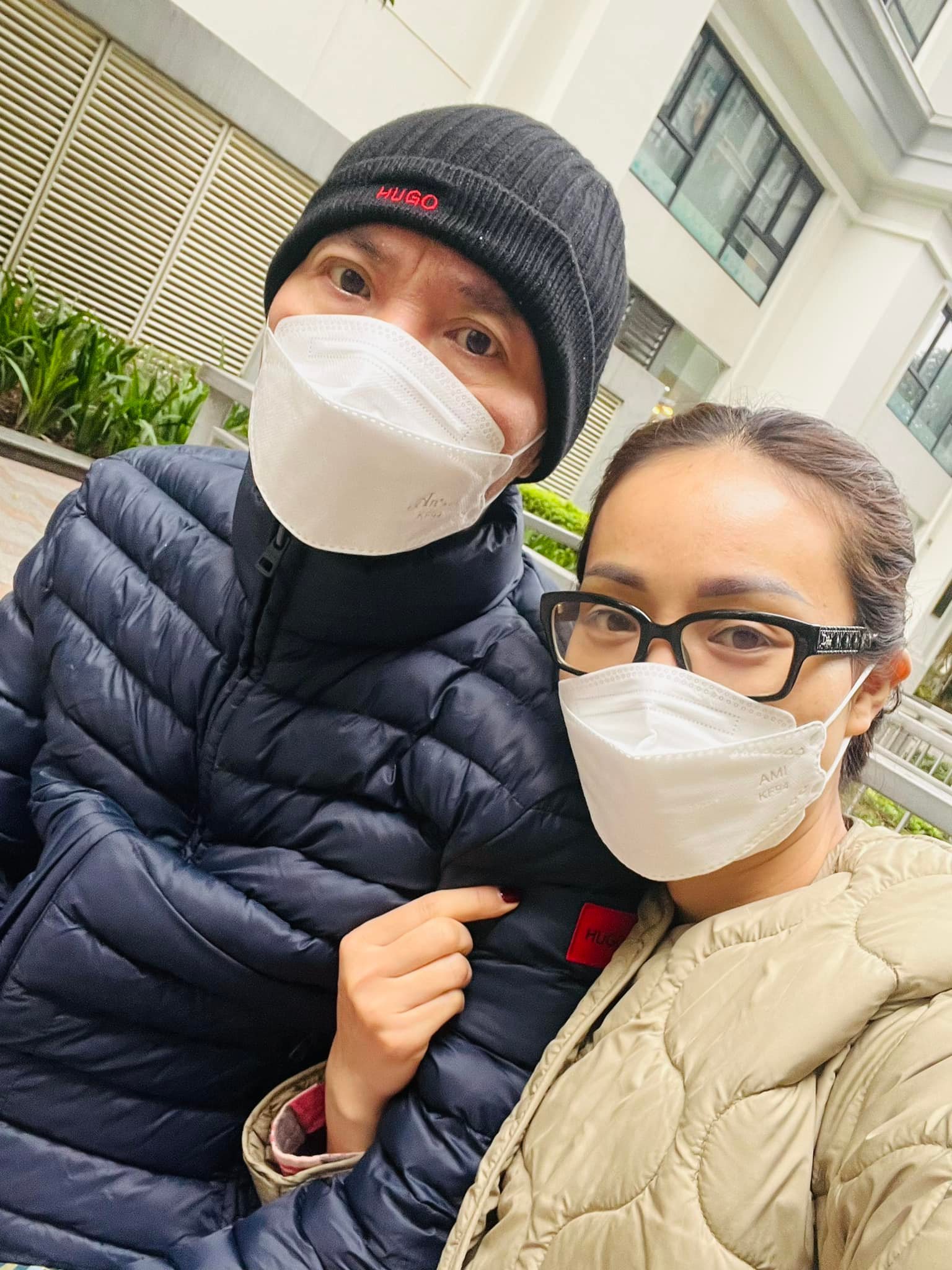 Vợ trẻ của NSND Công Lý kể chuyện chăm chồng ở viện-2