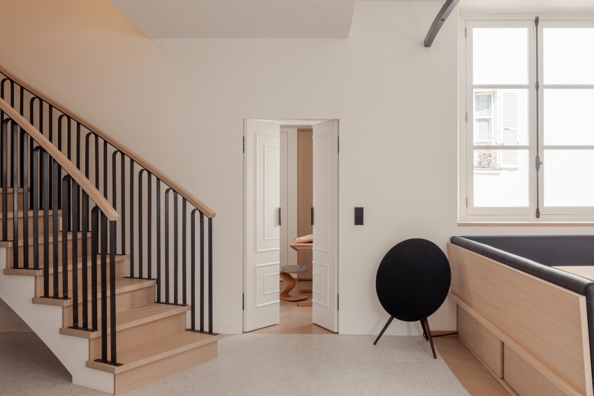 Không gian bình yên, thư thái trong căn hộ gác mái nhỏ xinh, nội thất gỗ xịn xò-5