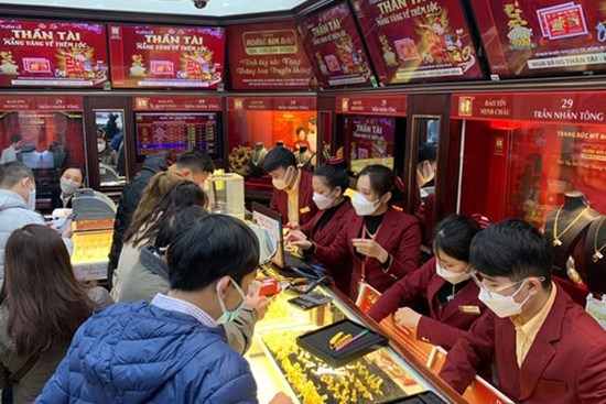 Giá vàng hôm nay 24/3: Xăng dầu tăng dữ dội, vàng lập tức lên giá