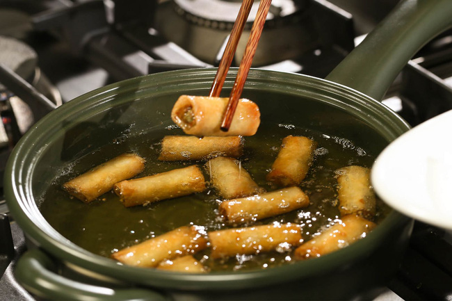 3 thói quen nấu nướng quen thuộc tạo cơ hội cho chất gây ung thư sinh nở trong cơ thể, cả gia đình vừa dễ bị ung thư vừa nguy cơ cao mắc bệnh tim, thận-2