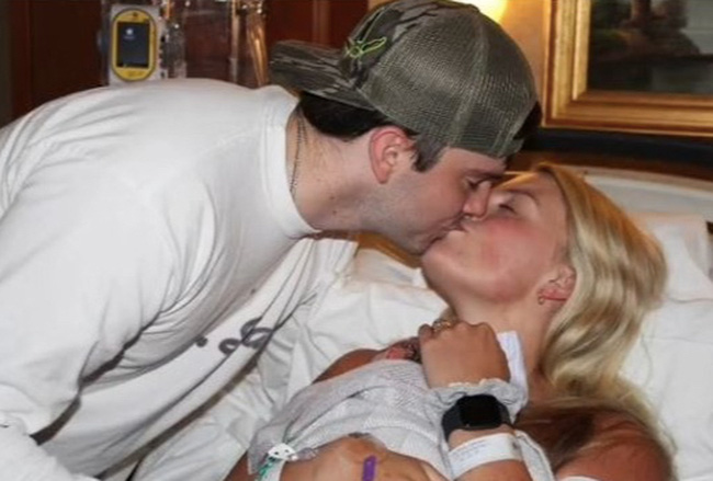 Cô dâu mang bầu 5 tháng, chú rể vẫn quyết tâm đổ vỏ dù không phải cha đứa bé, cuộc sống sau khi cưới mới bất ngờ-2