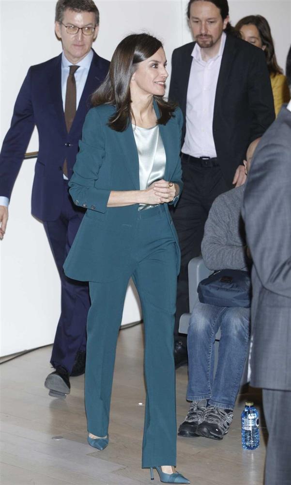 Cứ tưởng Công nương Kate mặc suit đẹp không đối thủ, ai ngờ Hoàng hậu Tây Ban Nha lại vài phần đỉnh hơn-12